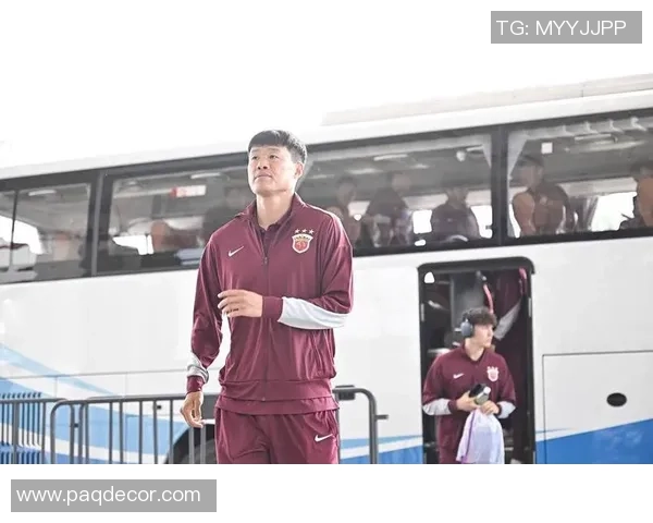 李昂正式告别上海海港32岁后卫新赛季加盟大连英博 李昂正式告别上海海港32岁后卫新赛季加盟大连英博